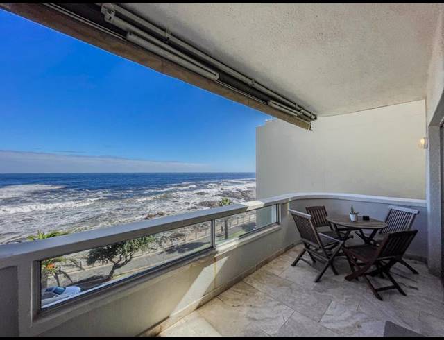 2 BEDROOM APARTMENT FOR SALE IN BANTRY BAY